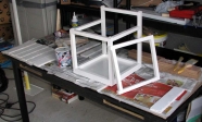 Construction de notre abri météo artisanal:<br>la peinture, vous en prendrez bien 2 couches ?
