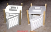 Abri météo à doubles persiennes et double toit.<br>Modèle Google Sketchup vs. Réalisation pratique, partiellement peinte.