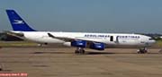 Aéroport Ezeiza, Buenos Aires, Argentine.<br>Un Airbus A340-200 de la compagnie Aerolineas Argentinas.<br>Pas de doute, on n'a pas atterri en Australie !