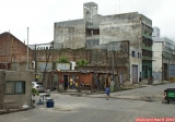 Quartier de La Boca, Buenos Aires, Argentine.<br>C'est vraiment très pauvre, et encore, ceux-ci ont un logement en dur...