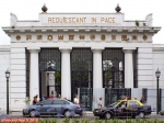 Buenos Aires, Argentine.<br>Entrée du cimetière de la Recoleta.<br>Plutôt imposante !