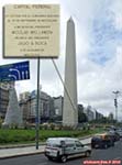 Buenos Aires, Argentine.<br>Obélisque de Buenos Aires, Plaza de la Republica.<br>Il fut érigé en 1936, et il ne vient pas d'Egypte: c'est creux et en béton, mais chut, on ne vous a rien dit !