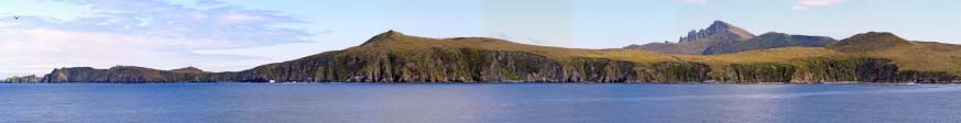 Cap Horn: côte Est de l'île Horn.<br>Assemblage panoramique de 9 clichés.