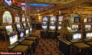 <i>Celebrity Infinity</i>.<br>Les bandits manchots (<i>Slot machines</i>) du casino <i>Fortunes</i>.