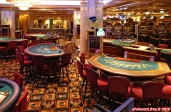 <i>Celebrity Infinity</i>.<br>Diverses tables de jeu (poker, black jack, roulette) du casino <i>Fortunes</i>.<br><font size=-1>Durant les escales, les machines électroniques sont éteintes, et les tables de jeux sont fermées.</font>