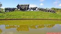Montevideo.<br>Une des nombreuses statues de la ville.<br>Celle-ci évoque les moyens de transport utilisés par les premiers colons.<br>100% écolo !