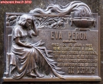 [no_rights] Buenos Aires.<br>Cimetière de La Recoleta.<br>Une des plaques présentes sur le caveau d'Eva Peron.<br>Elle est décédée en 1952, mais son corps ne fut placé ici qu'en 1982.