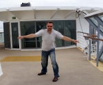 Pont du <i>Celebrity Infinity</i>, au large du Rio de La Plata.<br><i>I believe I can fly !</i>