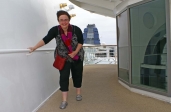 Pont du <i>Celebrity Infinity</i>, au large du Rio de La Plata.<br>Et dire que Sophie sortait juste du salon de coiffure !