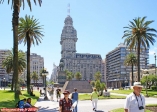 Ville de Montevideo, Uruguay.<br>Le Palacio Salvo. 95 mètres de haut et 27 étages.