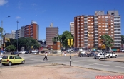 Ville de Montevideo, Uruguay.<br>La Plaza Italia.<br>Au centre, une statue équestre de Gattamelata, capitaine général de Venise.<br>C'est la réplique d'une oeuvre de Donatello, que l'on trouve en Italie, à Padoue.