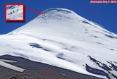 Volcan Osorno, au Chili.<br>Les 3 randonneurs donnent une idée de l'échelle.