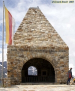 L'<i>Edelweisshütte</i>, au col du Fuschertrl, sur la <i>Grossglockner Hochalpenstrasse</i>.