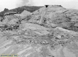 Grossglockner.<br>Funiculaire du glacier du Pasterze, vu depuis la surface du glacier.<br>En 1865, la surface de celui-ci était au niveau de l'évitement (zone à 2 voies) !<br>En 1963, la surface du glacier était au niveau de la station inférieure. Maintenant, il faut marcher pour y arriver...