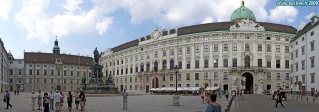 Ville de Vienne.<br>Cour de la <i>Hofburg</i> (<i>In der Burg</i>).<br>Au centre, une statue de l'Empereur François II.