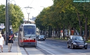 Ville de Vienne, Autriche.<br>Une rame de tramway moderne, sur le <i>Ring</i>.<br>Mais où est le charme d'antan ?