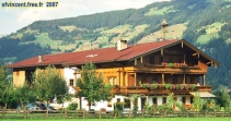 Ferme tyrolienne du Zillertal.<br>Un seul bâtiment regroupe la maison d'habitation et la grange.