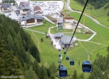Hintertux.<br>La section 1 du Gletscherbus, vue depuis une cabine.