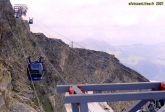 Hintertux.<br>Les derniers mètres de la section 3 du Gletscherbus, vus depuis la gare supérieure, à 3250 m d'altitude. Cette partie, quasiment horizontale, surplombe un à-pic vertigineux !