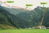 Hintertux.<br>Les 3 sections du Gletscherbus, vues depuis la vallée.