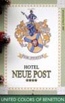 L'hôtel <i>Neue Post</i> est un des plus grands et des plus luxueux établissements de Mayrhofen.<br>C'est aussi un des plus anciens, datant de 1626: l'enseigne d'une célèbre chaîne d'habillement italien qui le côtoie fait un peu <i>tâche</i> dans le décor !