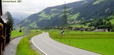Zillertal, au Tyrol.<br>A bord d'un wagon du Zillertalbahn, entre Mayrhofen et Hippach.