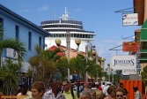 Saint John's, Antigua.<br>Ne vous inquiétez pas, le <i>Costa Atlantica</i> s'est bien arrêté avant le quai !