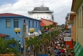 Saint John's, Antigua.<br>Ne vous inquiétez pas, le <i>Costa Atlantica</i> s'est bien arrêté avant le quai !