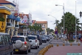 Ile d'Aruba.<br>Une rue de la capitale, Oranjestad.