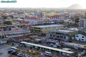 Ile d'Aruba.<br>Vue sur la capitale, Oranjestad, depuis le Grand Princess.