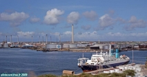 Le port de Willemstad est une gigantesque raffinerie de pétrole. Le pétrole provient des gisements du Venezuela, tout proche (60 km).