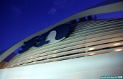 <i>Grand Princess.</i><BR>La cheminée, au design très soigné, ornée du logo de Princess Cruises.