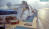 <i>Grand Princess</i>.<br>Depuis le <i>Skywalker nightclub</i>, vue sur le <i>Sun deck</i>.<br>A gauche, la passerelle d'accès au nightclub.
