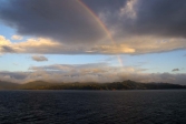 Départ de Saint Vincent sous la pluie, avec un arc en ciel époustouflant, certifié sans trucage.