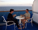 Un <i>goûter</i> à l'américaine, sur notre balcon: soupe de légumes et charcuterie.<br>En arrière plan, la mer des Caraïbes, au large du Venezuela.