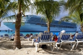 Les palmiers, la plage, le <i>Grand Princess</i> qui bouche l'horizon.<br>Allez, pour la toute dernière escale, on va faire un effort: se lever pour aller commander des cocktails !