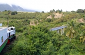 Bon, cela étant dit, le réseau routier n'est pas très bon.<br>On a donc décidé d'emprunter le <i>Scenic Railway</i>, un train touristique circulant sur une voie ferrée, utilisée dans le passé pour le transport de la canne à sucre.<br>Euh, il est solide, le pont ?