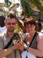 A Saint Kitts, on trouve beaucoup de singes verts, très friands de canne à sucre, de bananes et d'ananas. Comme on peut le voir sur ce cliché, François en a par dessus la tête de ces fichus gourmands.