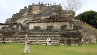 [no_rights] Site Maya d'Altun Ha, Bélize.<br>Grimper au sommet de ce temple n'est pas une mince affaire.<br>Avec la chaleur humide ambiante, on n'a plus un poil de sec.