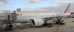 [no_rights] Aéroport de Miami.<br>Le Boeing 777-300 ER d'Air France qui va nous ramener à la maison.<br>7500 km parcourus en 7h30, dans des turbulences quasi permanentes.