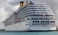 [no_rights] <i>Costa Mediterranea</i> dans le port de Nassau, Bahamas.