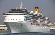 [no_rights] Le <i>Costa Mediterranea</i>, navire jumeau du <a href='/voyages/Caraibes/Costa_Atlantica/' target='_blank'><i>Costa Atlantica</i></a>, que nous connaissons déjà.<br><font size=-1>image honteusement copiée depuis <a href='http://www.naviearmatori.net/ita/foto-153998-4.html' target='_blank'>naviearmatori.net</a>.</font>
