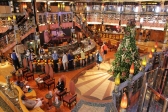[no_rights] Atrium du <i>Costa Mediterranea</i>.<br>La déco est un peu chargée, non ?