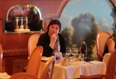 [no_rights] <i>Costa Mediterranea</i>, restaurant <i>Degli Argentieri</i>.<br>Je vous laisse, je crois avoir une ouverture avec une jolie passagère...