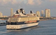 [no_rights] Port de Miami, Floride.<br>Le <i>Celebrity Constellation</i> quitte le port.<br>C'est un navire jumeau de l'<a href='/voyages/Amerique_du_sud/Celebrity_Infinity/' target='_blank'><i>Infinity</i></a>. Tous les deux sont nés à St Nazaire.