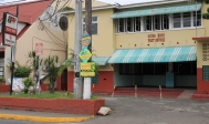 [no_rights] Ocho Rios, Jamaïque.<br>Quand on voit l'allure du bureau de poste, on préfère envoyer des e-mails.