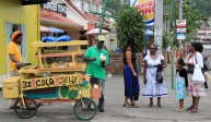 [no_rights] Ocho Rios, Jamaïque.<br>Vendeurs de fruits. Ils ont l'air frais (les fruits, pas les vendeurs).