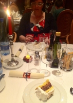 [no_rights] <i>Costa Mediterranea</i>, Mer des Caraïbes, 24 décembre 2012.<br>Dîner de gala de Nol.<br>Sophie semble perplexe devant son <i>omelette norvégienne</i>.<br><font size=-1>Image médiocre car prise avec un iPhone.</font>