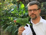 [no_rights] Ile de Roatan, Honduras.<br>François s'est fait un nouvel ami, sans recourir à <i>Facebook</i>.<br>Ca s'est mal terminé, avec une prise de bec.