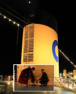[no_rights] <i>Costa Mediterranea</i>, Mer des Caraïbes, 24 décembre 2012.<br>Nous, on veut avoir des cadeaux du Père Nol.<br>Alors on déponse nos tongs au pied de la cheminée !